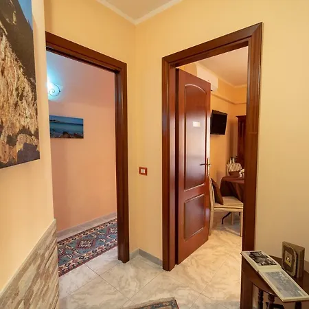 La Rosa - Elegant Guest house *